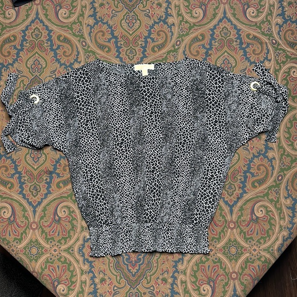 Michael Michael Kors SS blouse white with black pattern gold hoops tie sleeve M - Picture 1 of 5